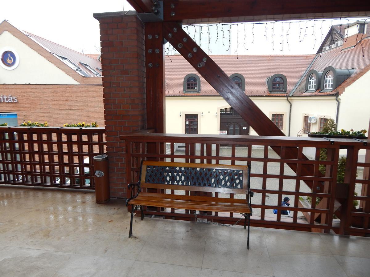 Kalvin Vendegszobak Debrecen Exterior photo